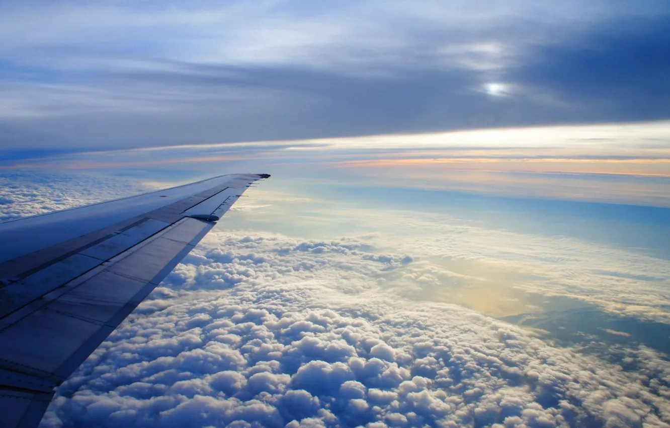 Фото обои небо, облака, полет, самолет, крыло