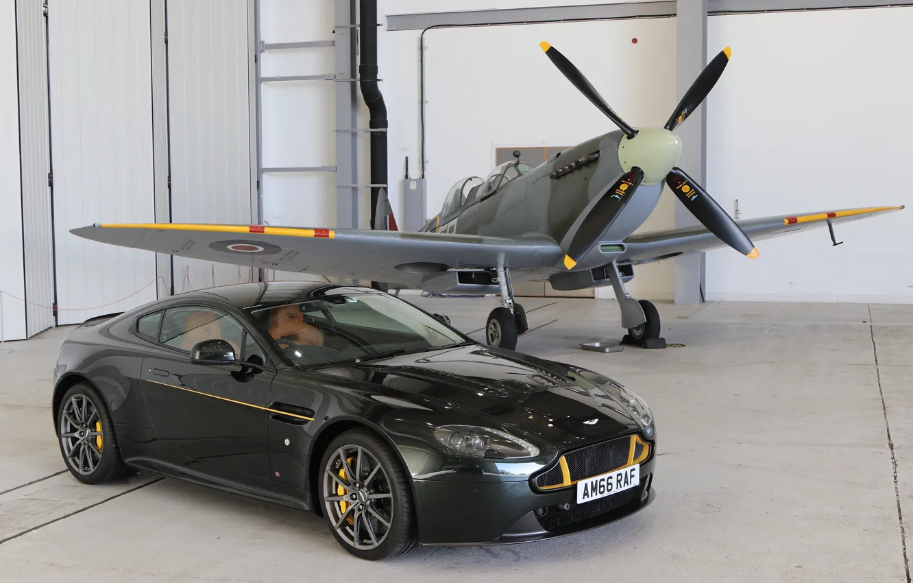 Фото обои Aston Martin, ангар, Spitfire