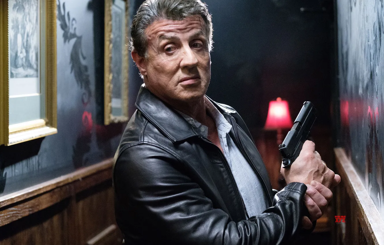 Фото обои пистолет, кадр, боевик, Сильвестр Сталлоне, Sylvester Stallone, Escape Plan 2: Hades, План побега 2