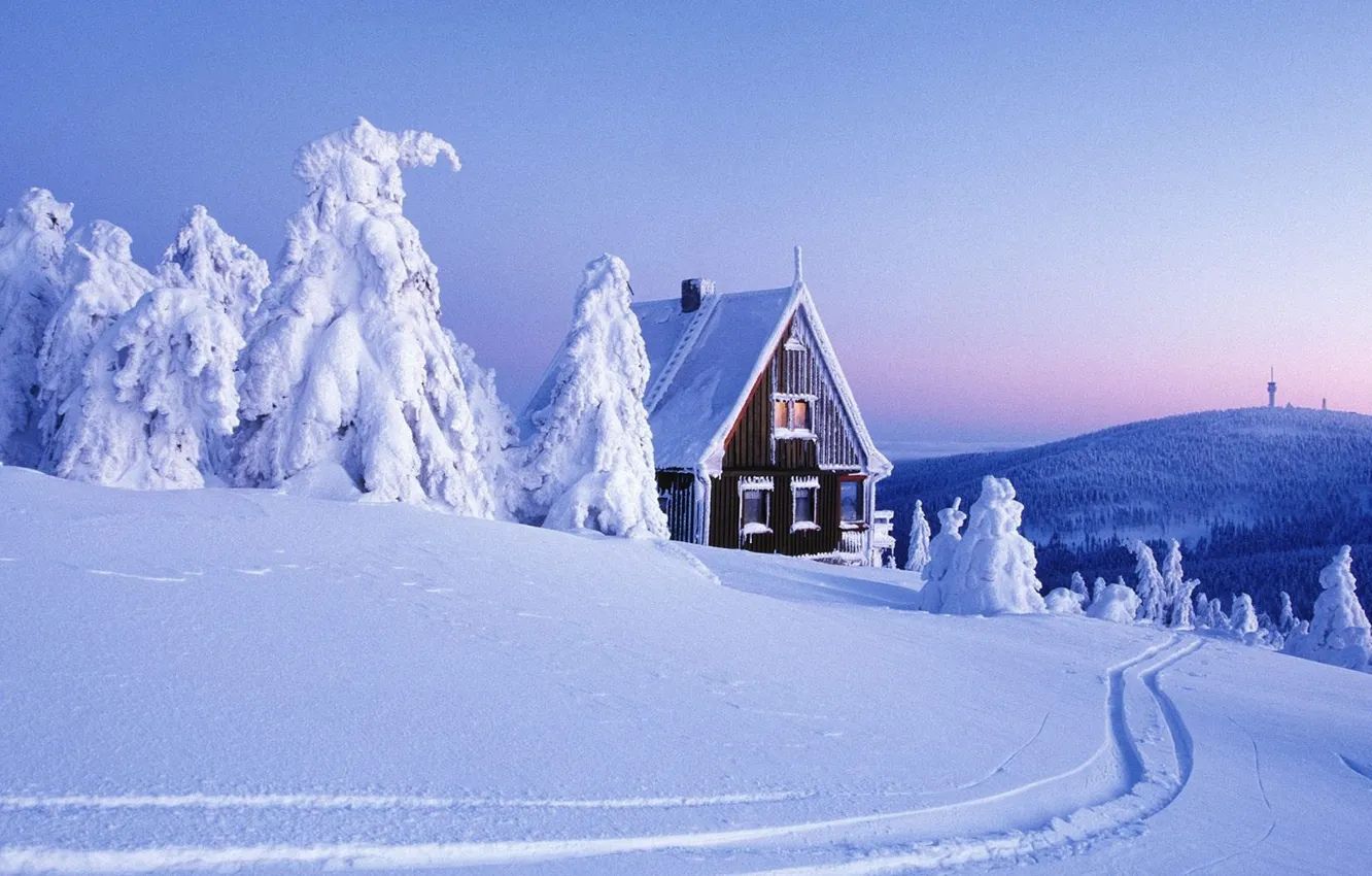 Фото обои house, winter, snow, slope, wooden