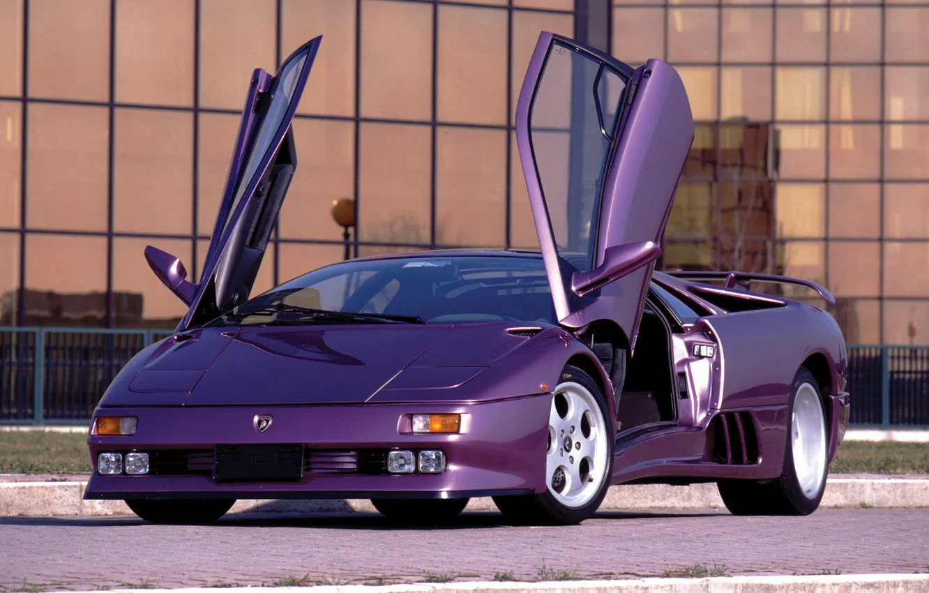 Фото обои тюнинг, здание, двери, ламбо, lamborghini, diablo, фиолетовая, диабло