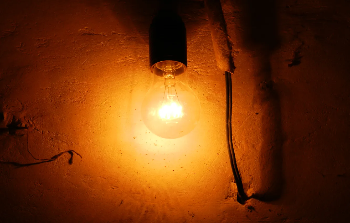 Фото обои свет, стена, провода, лампа