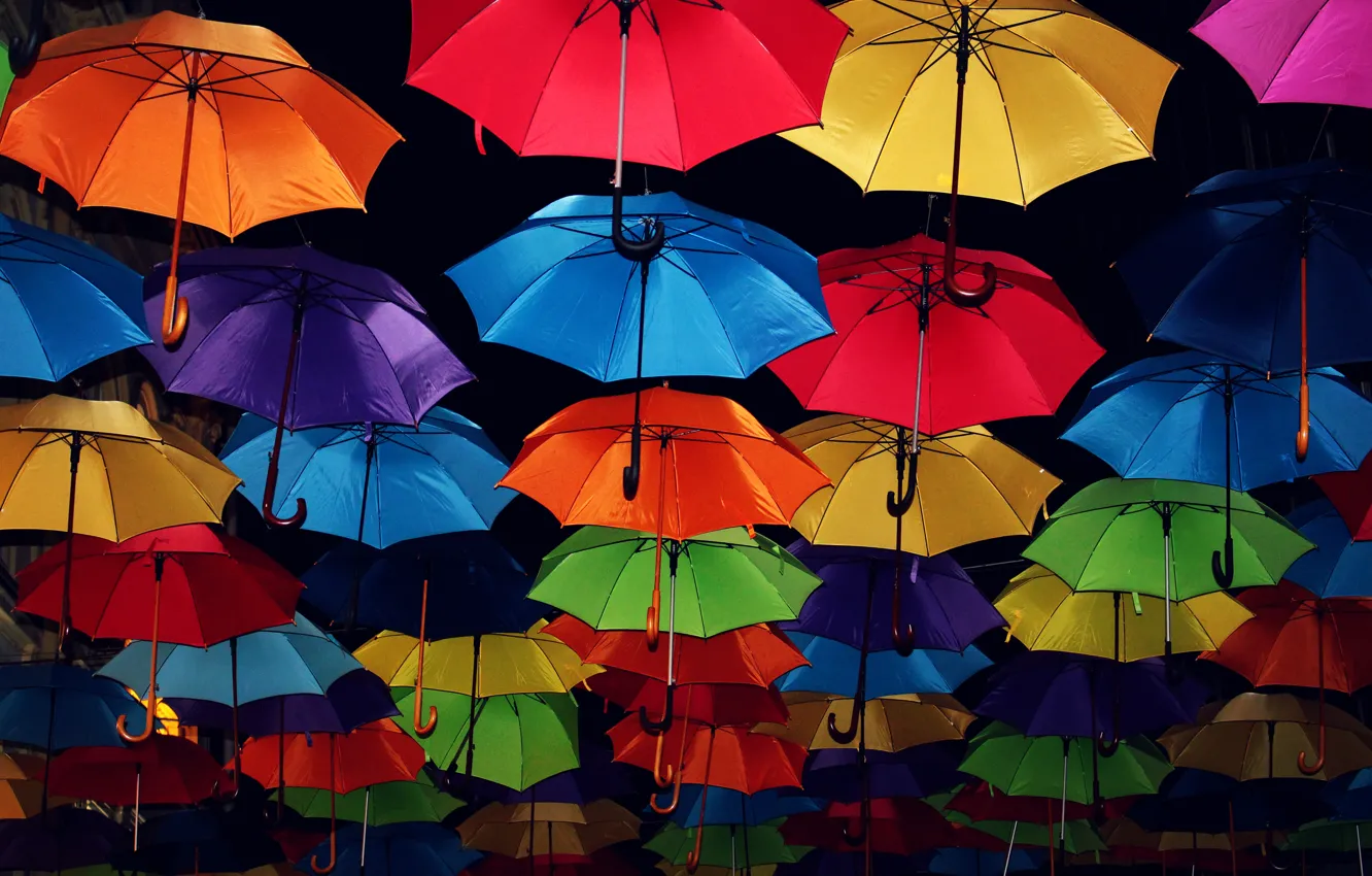 Фото обои свет, зонтик, цвет, радуга, зонт