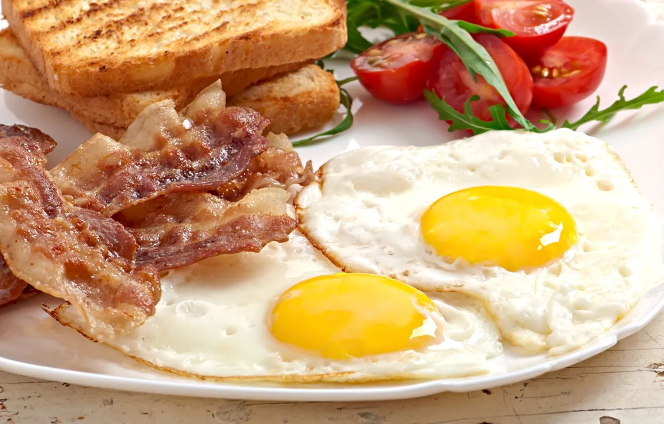 Фото обои завтрак, яичница, помидор, бекон, тосты