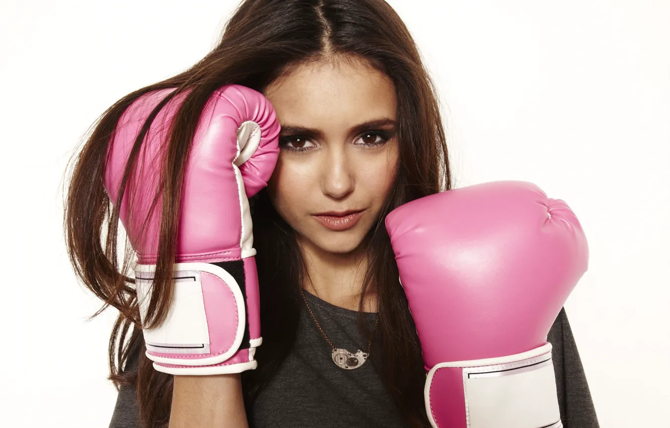 Фото обои актриса, Nina Dobrev, боксерские перчатки
