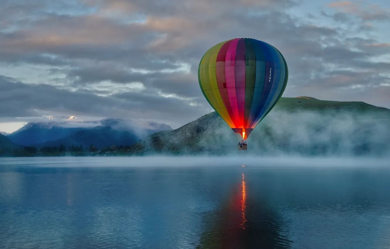 Фото обои mountains, clouds, lake, morning, fog, hill, sunrise, balloon