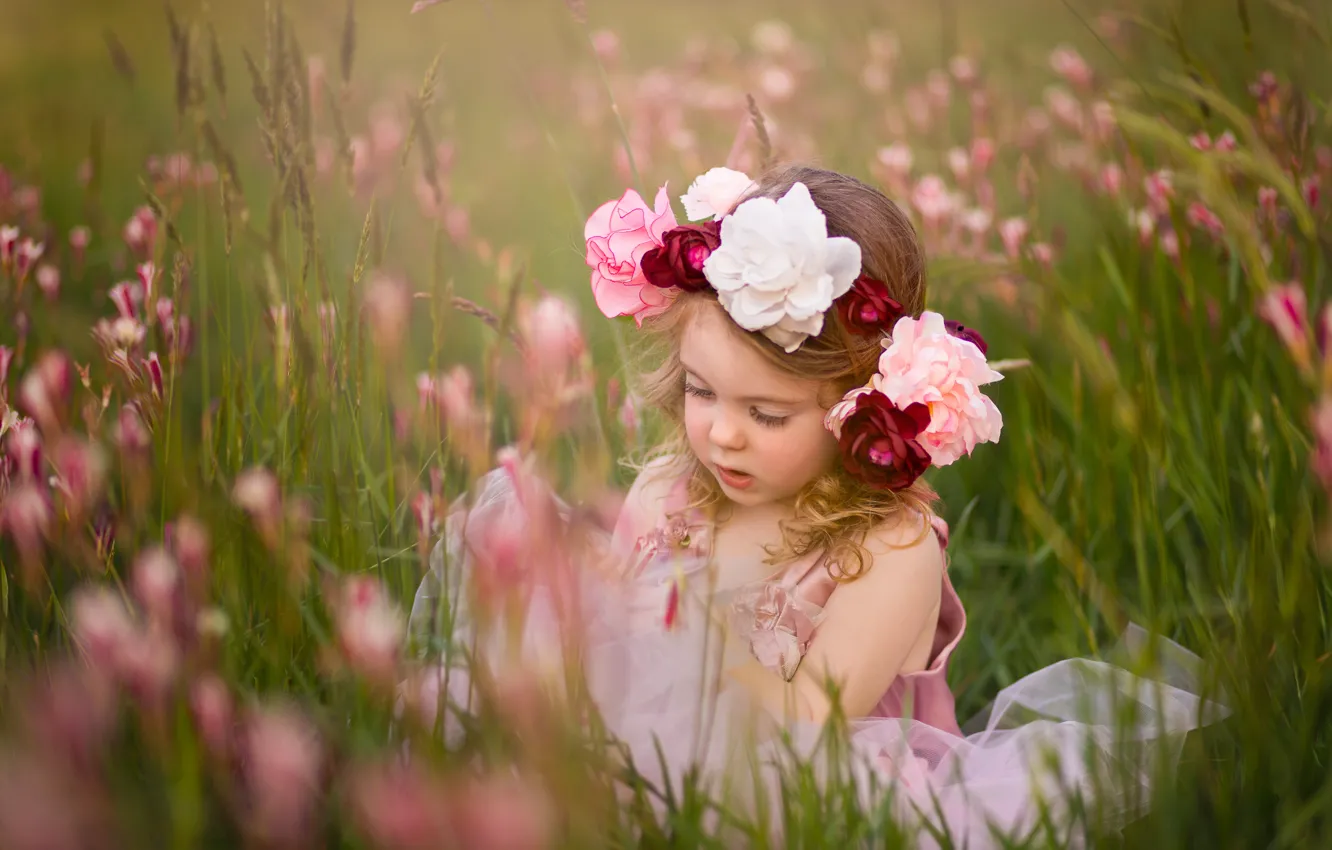 Фото обои цветы, настроение, луг, девочка, венок