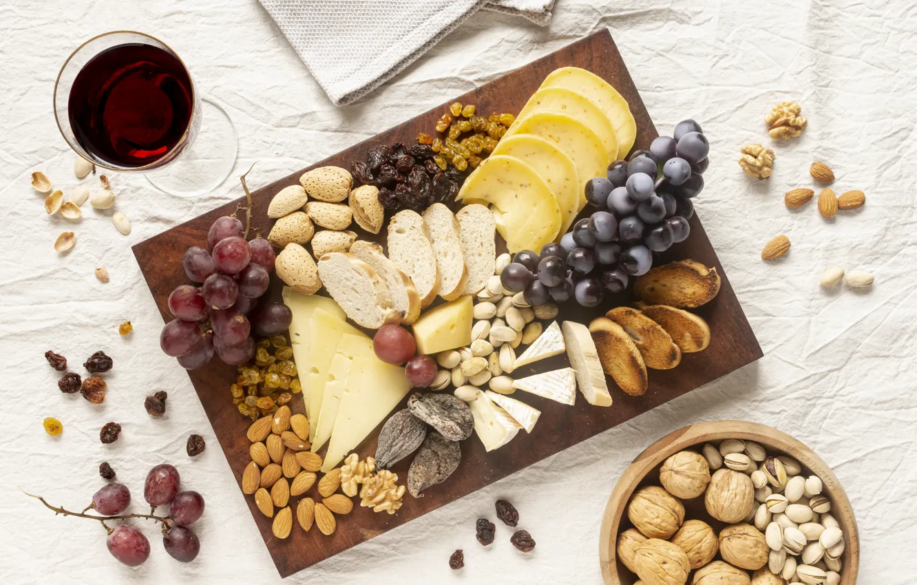 Фото обои вино, сыр, виноград, орехи, изюм, сырная тарелка, дор блю, Cheese