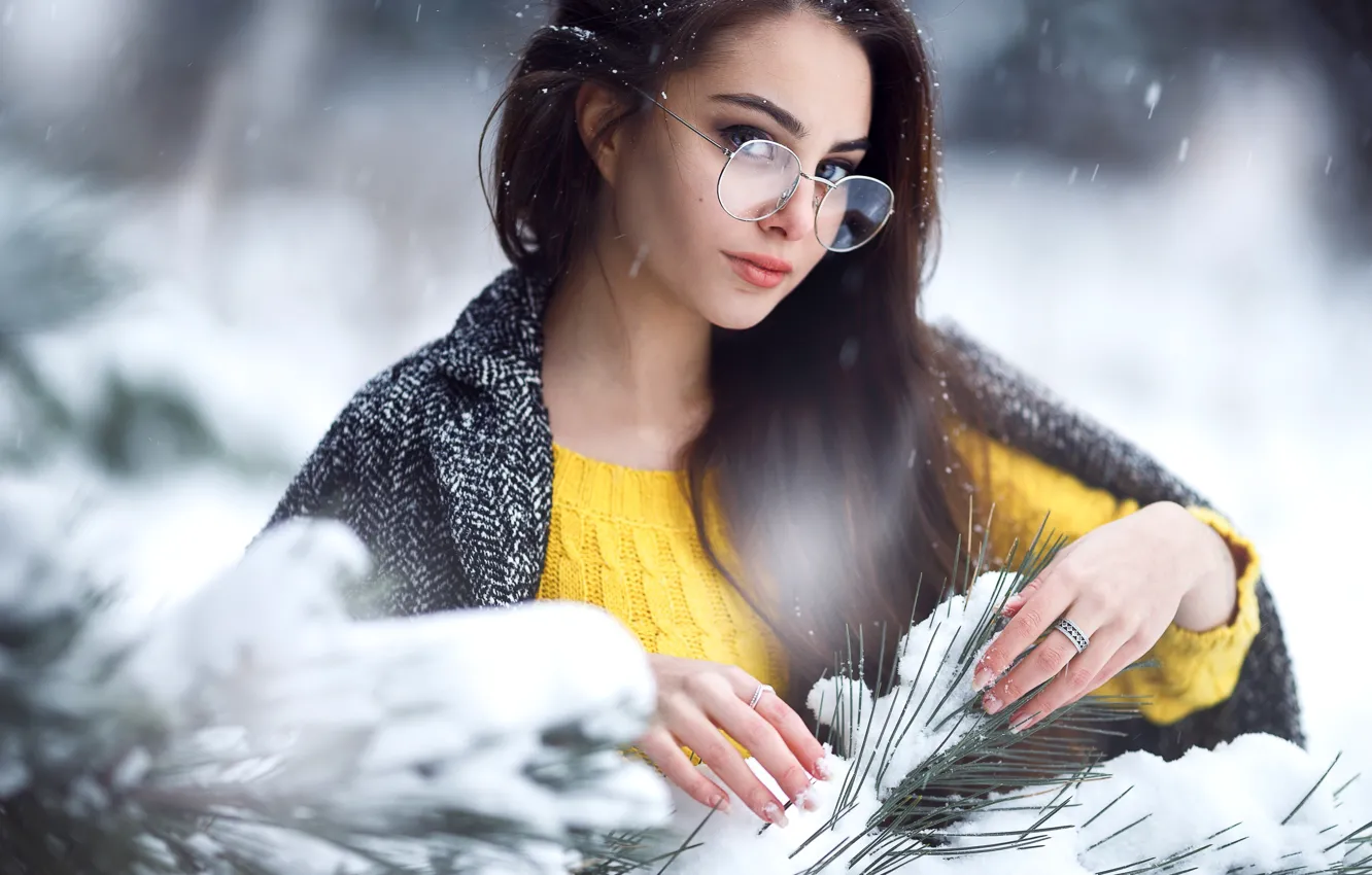 Фото обои girl, long hair, brown hair, photo, photographer, blue eyes, winter, snow