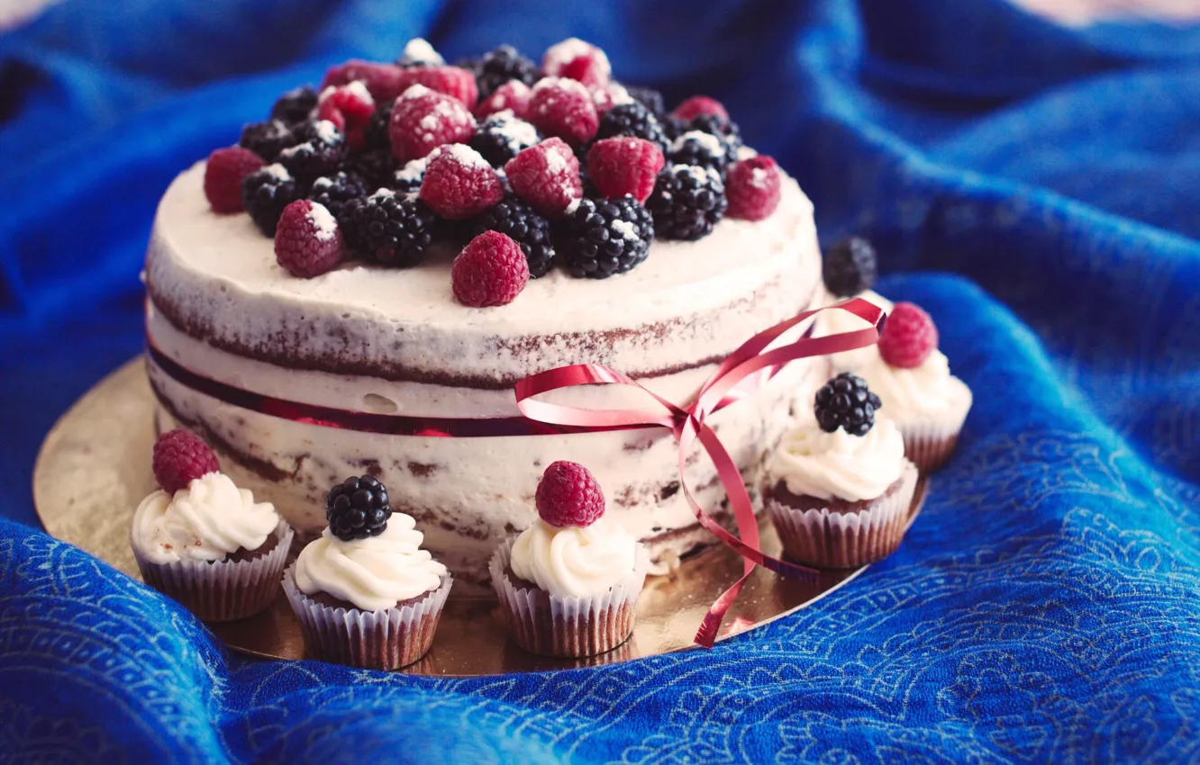 Фото обои ягоды, малина, торт, голубика, капкейки
