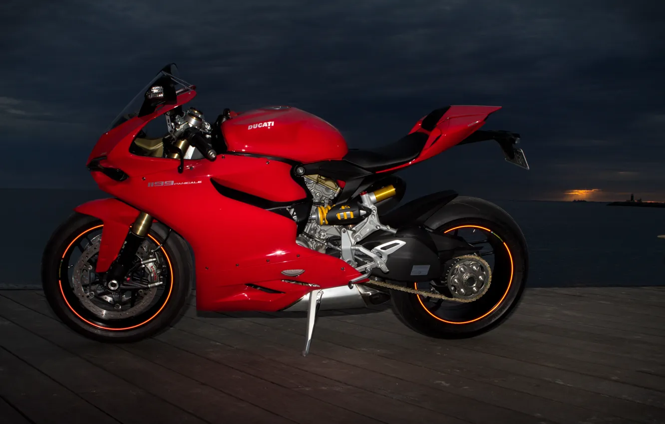 Фото обои небо, красный, тучи, пирс, red, Ducati, сумерки, дукати