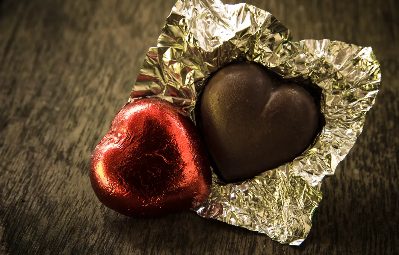 Фото обои крупный план, конфеты, сердечки, День святого Валентина, боке, шоколадные, фантик, обёртка