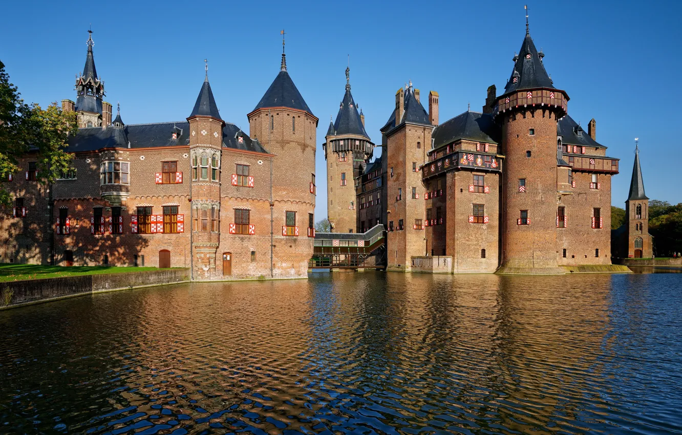 Фото обои небо, солнце, пруд, замок, башни, Нидерланды, De Haar Castle