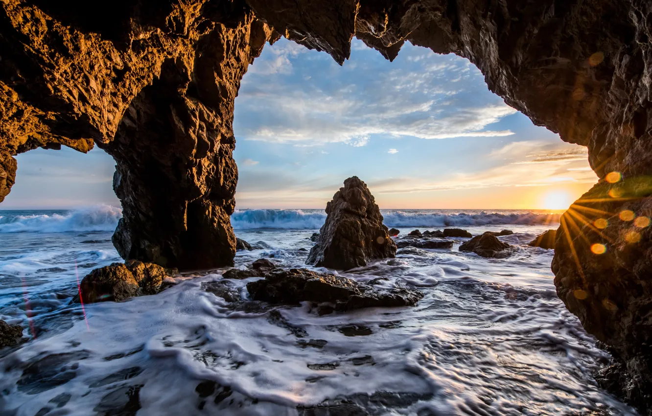 Фото обои волны, солнце, лучи, океан, скалы, Калифорния, США, боке