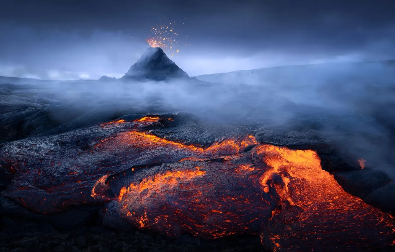 Фото обои дым, Исландия, Iceland, извержение вулкана, volcano, lava fields, природное явление, потоки лавы