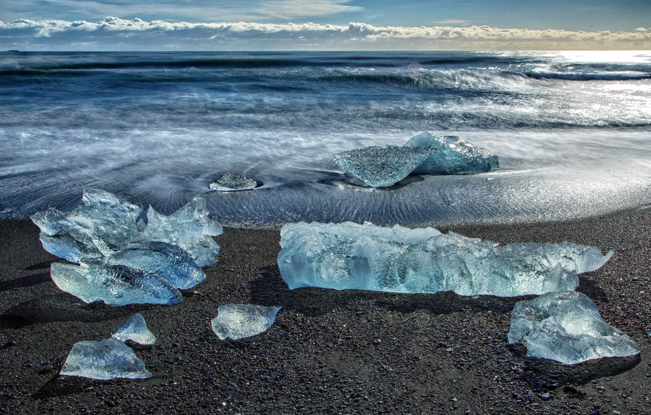 Фото обои лед, море, волны, небо, облака, берег, льдина