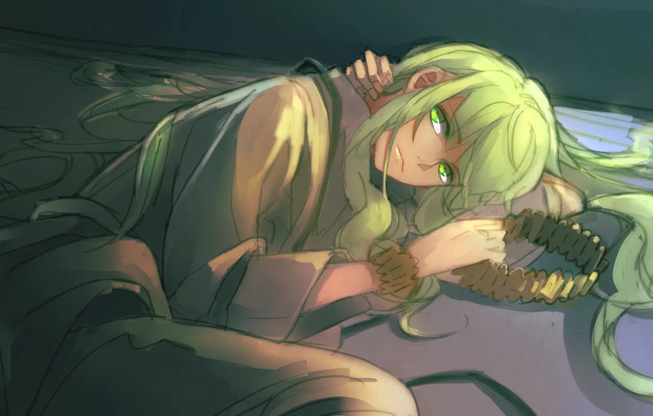 Фото обои ожерелье, грустный взгляд, парень, зеленые волосы, зеленые глаза, лежит на полу, белая одежда, Type-Moon
