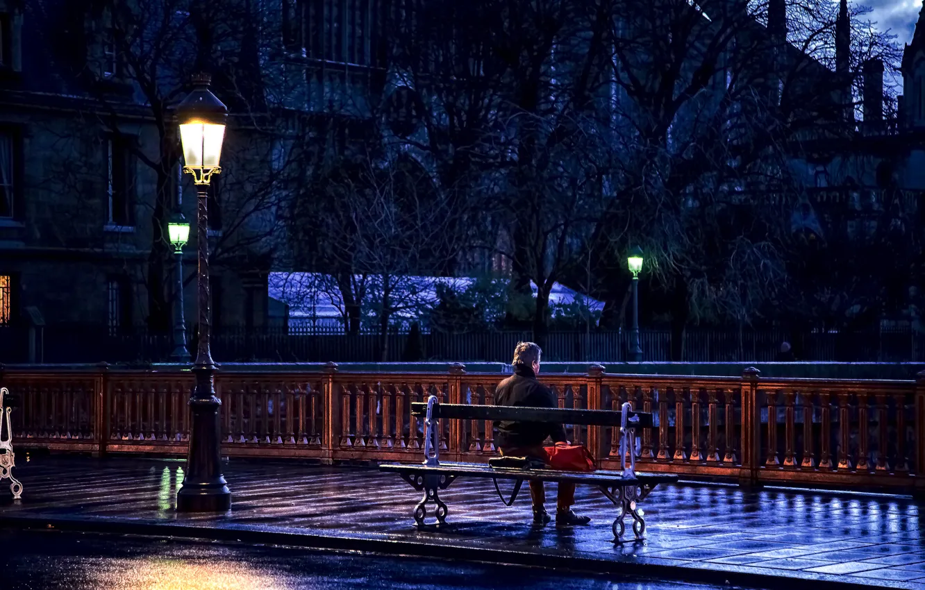 Фото обои дорога, скамейка, настроение, Франция, Париж, фонарь, мужчина, сидит