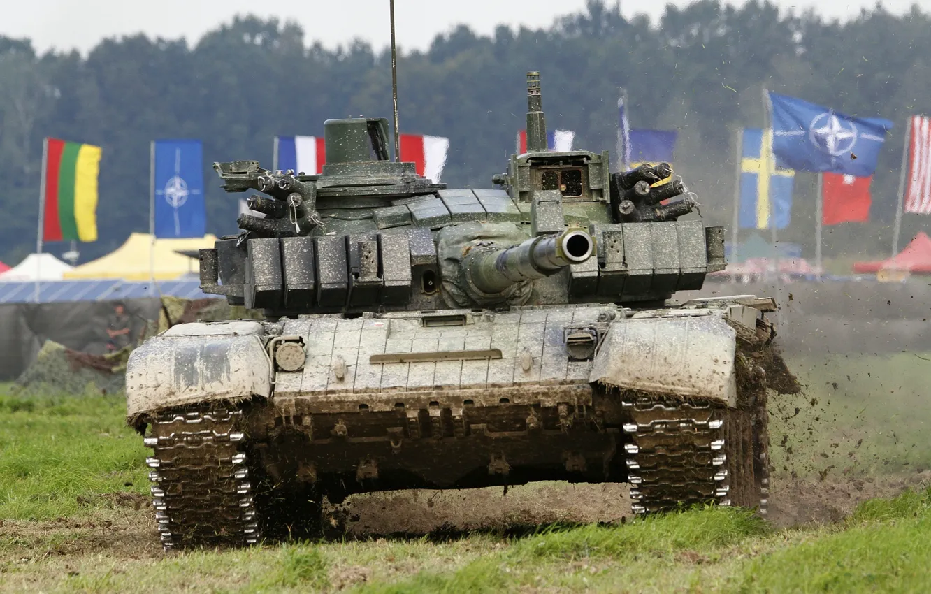 Фото обои поле, танк, ствол, боевой, бронетехника, Т-72