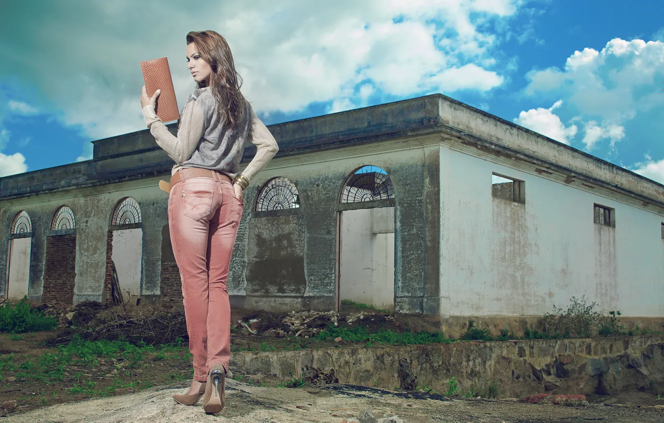 Фото обои джинсы, развалины, клатч, Taynara S Gargantini﻿