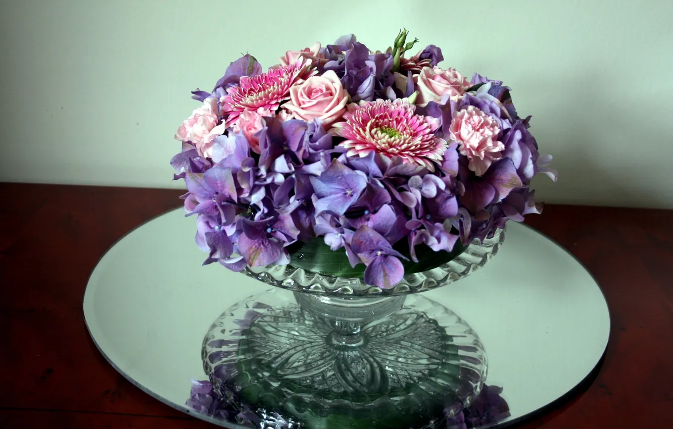 Фото обои цветы, розы, ваза, герберы, гортензии, гвоздики