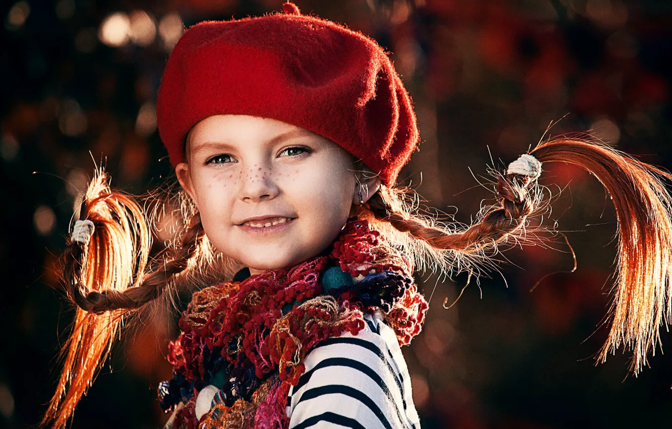 Фото обои шарф, девочка, веснушки, косички, ребёнок, берет, Пеппи, Длинныйчулок