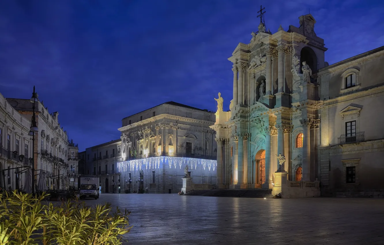 Фото обои ночь, огни, дома, площадь, Италия, церковь