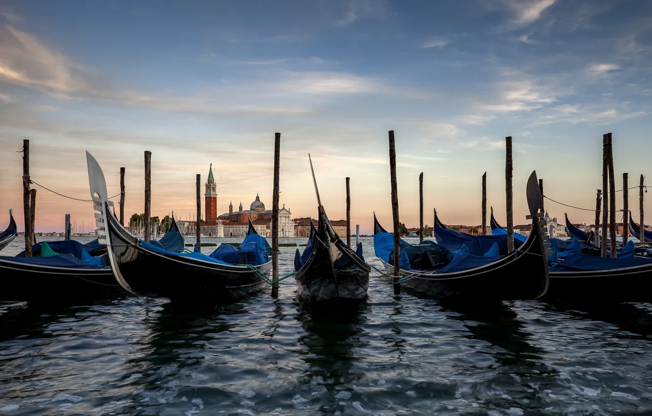 Фото обои вода, город, лодки, Италия, Венеция, гондолы, Игорь Соколовский