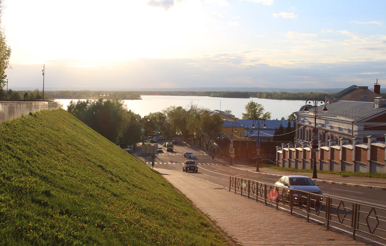 Фото обои дорога, небо, деревья, машины, город, река, улица, здания