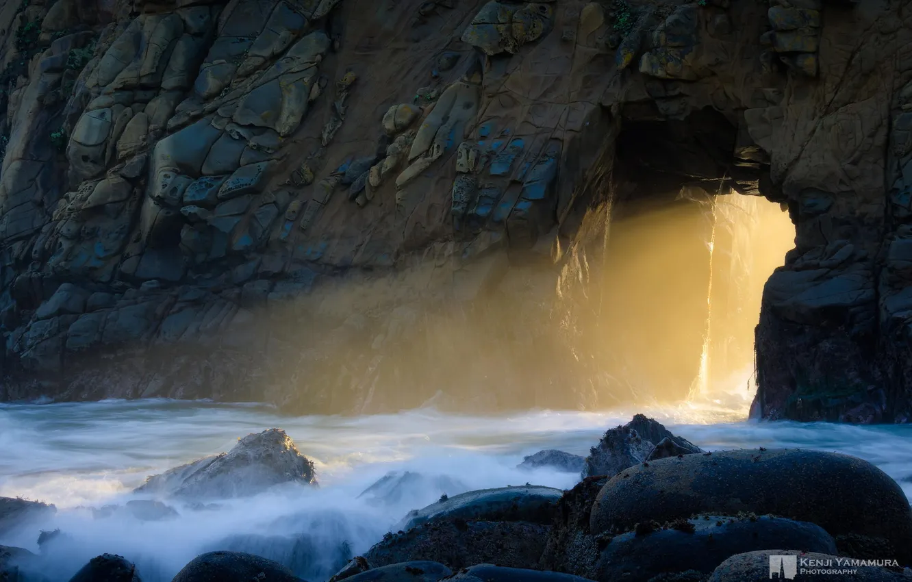 Фото обои море, скала, побережье, прибой, проем, photographer, луч солнца, Kenji Yamamura