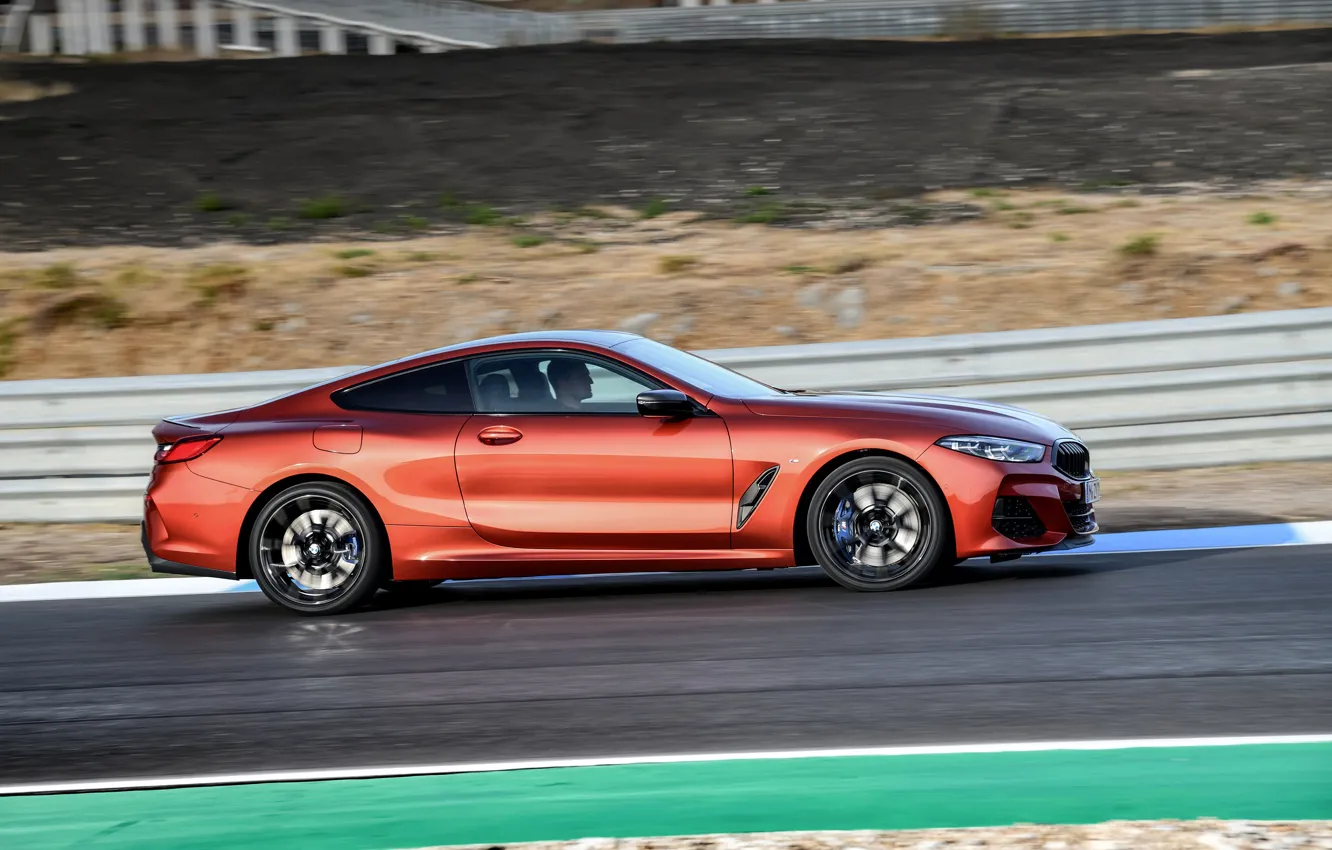 Фото обои купе, BMW, профиль, трек, Coupe, 2018, 8-Series, тёмно-оранжевый