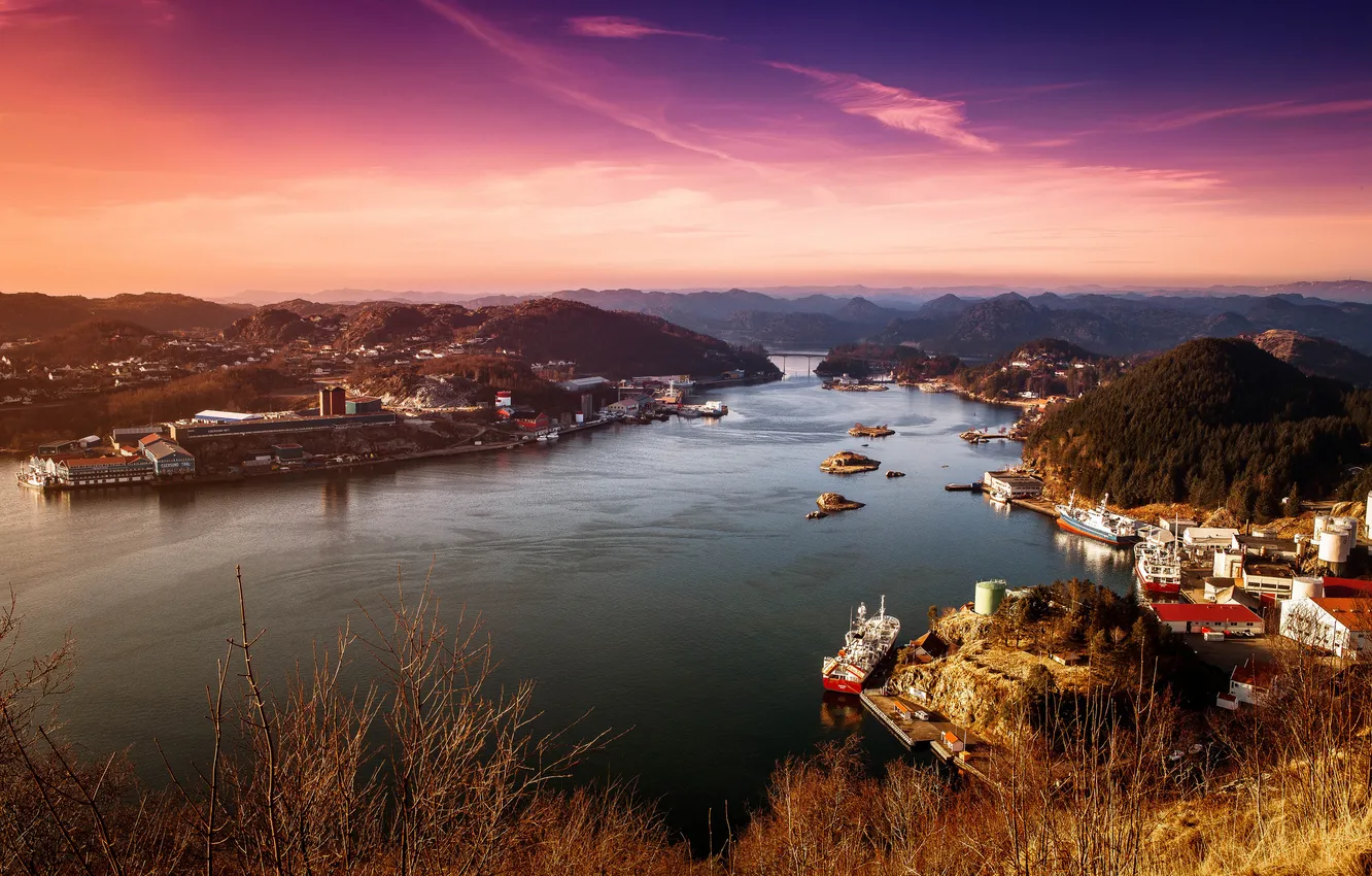 Фото обои горы, город, река, корабль, гавань