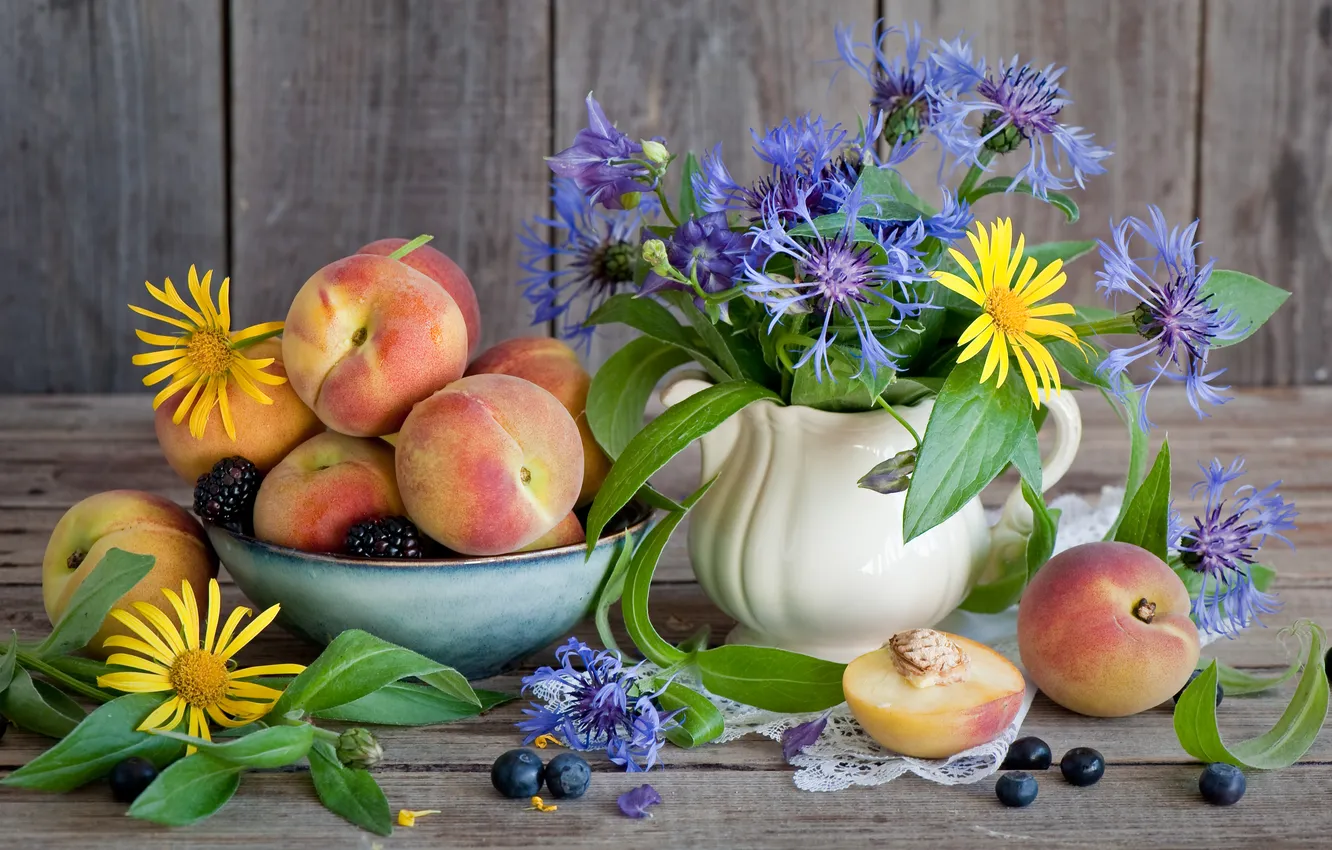 Фото обои цветы, черника, ваза, персики, flower, ежевика, vase, blueberries