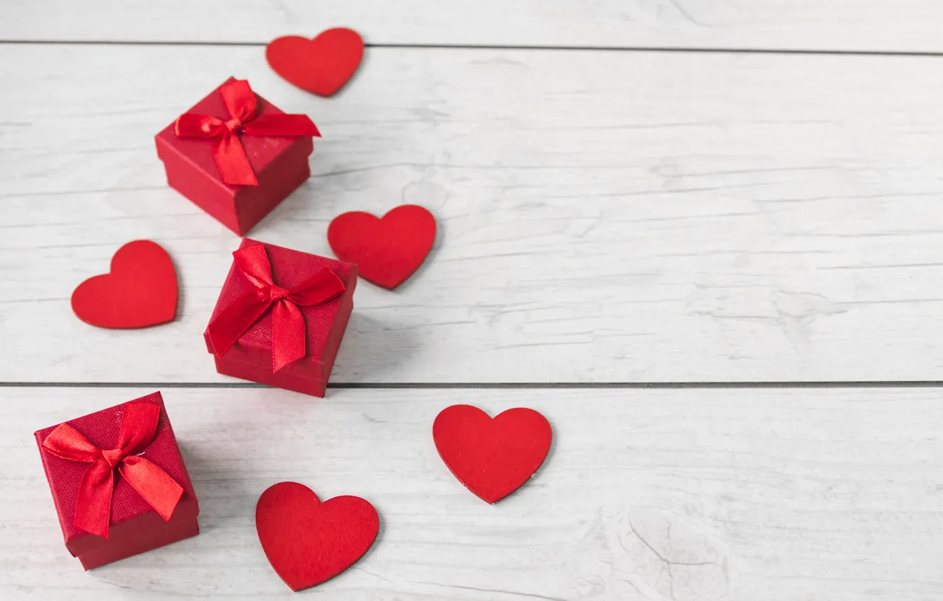 Фото обои ленты, праздник, подарки, сердечки, red, love, heart, wood