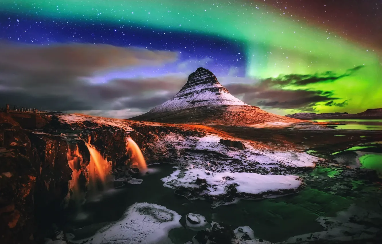 Фото обои свет, ночь, северное сияние, водопады, Исландия, гора Kirkjufell
