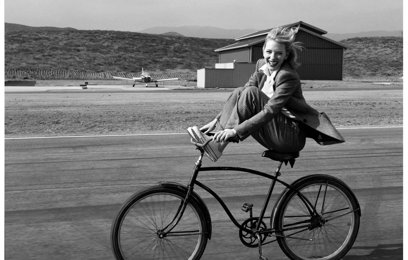 Фото обои радость, велосипед, улыбка, актриса, кейт бланшет, Cate blanchett