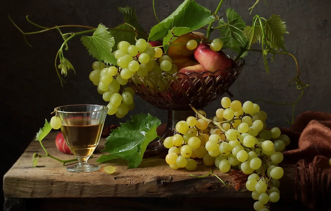 Фото обои вино, бокал, виноград, персики