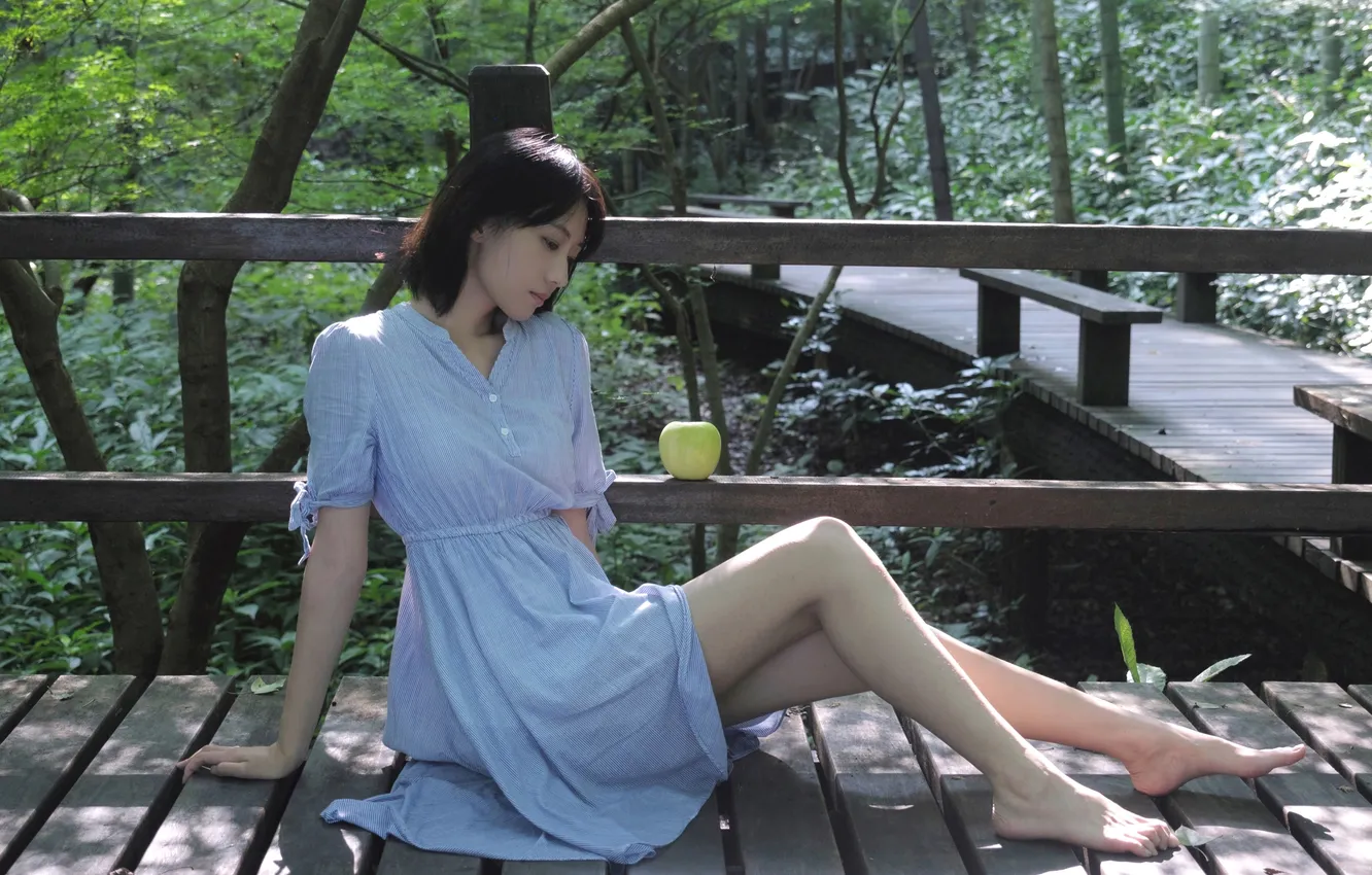 Фото обои Apple, Beautiful, Asian, Model, Woman, Trees, Pretty, Sitting