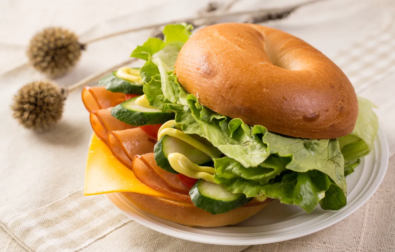 Фото обои сыр, мясо, бутерброд, салат, бейгл