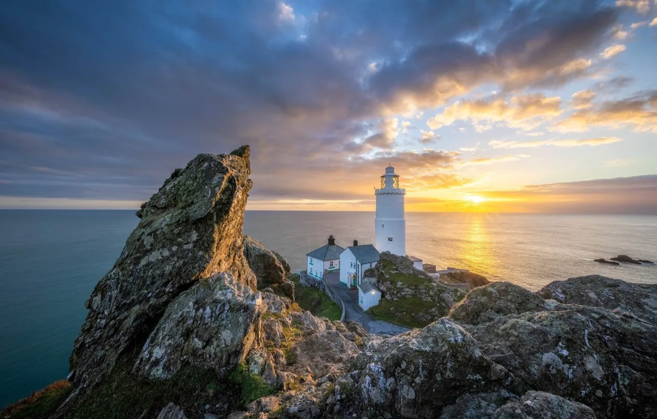 Фото обои house, sky, rocks, sun, lighthouse
