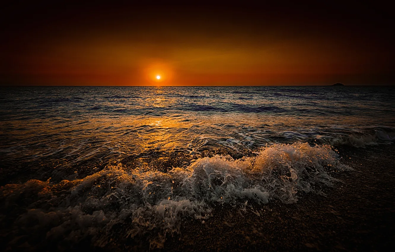Фото обои море, солнце, закат, берег, прибой, зарево