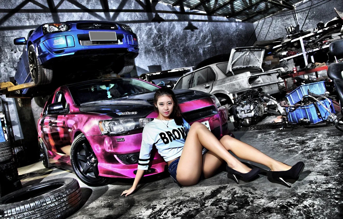Фото обои авто, взгляд, Девушки, Subaru, азиатка, красива девушка, сидит над машиной