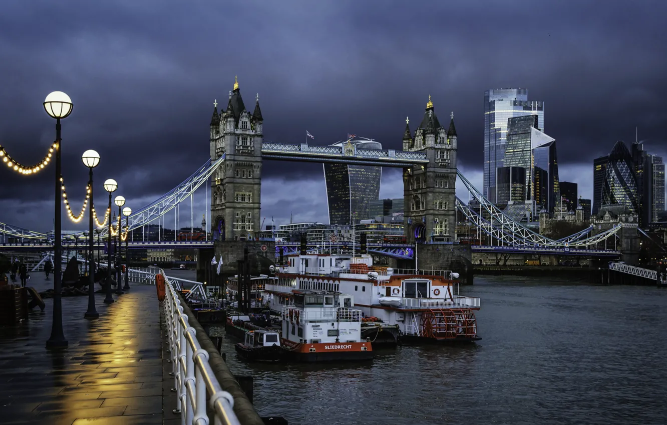 Фото обои тучи, город, река, Англия, Лондон, здания, фонари, Великобритания