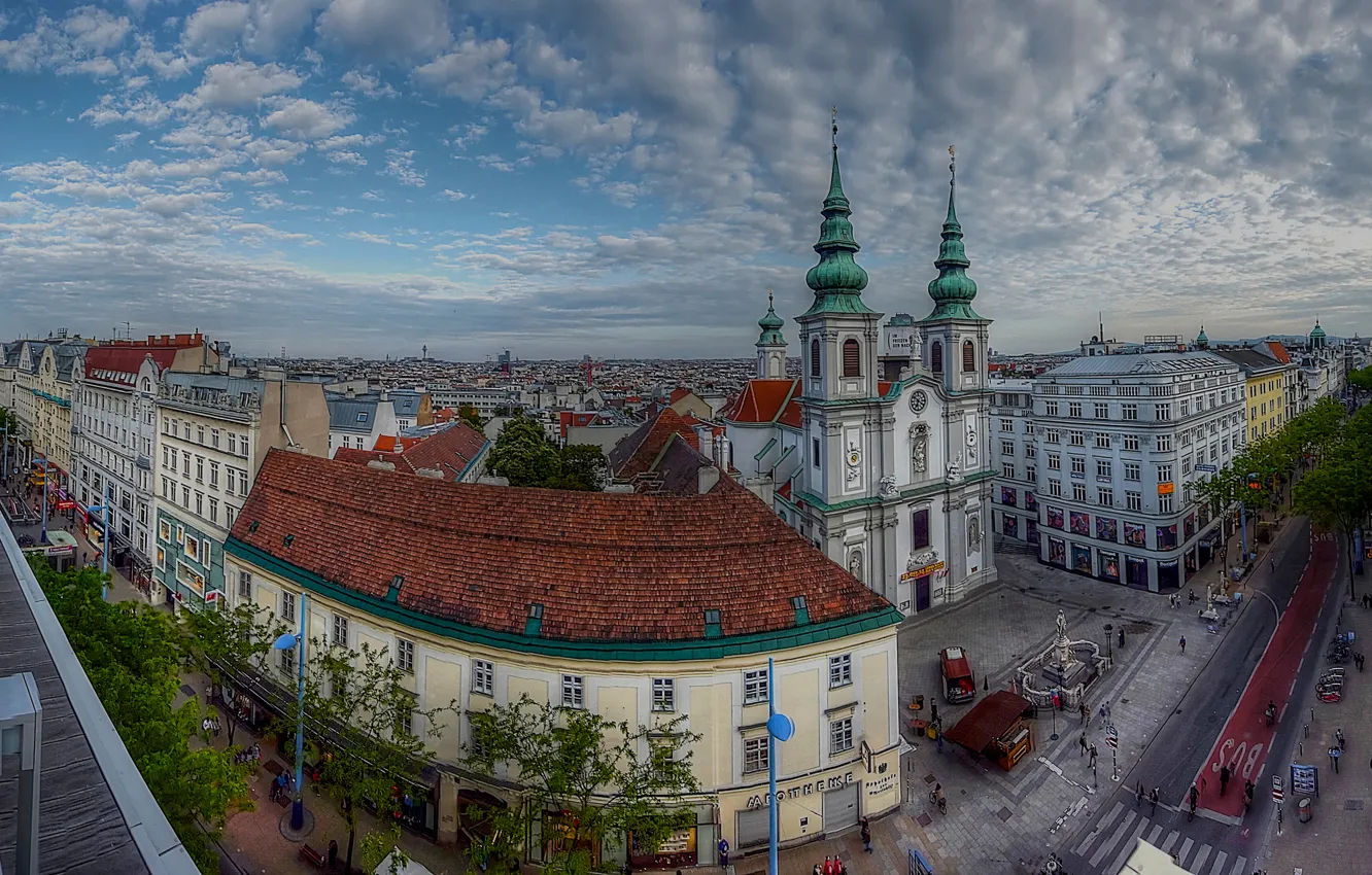 Фото обои небо, облака, улица, дома, Австрия, перекресток, церковь, Вена