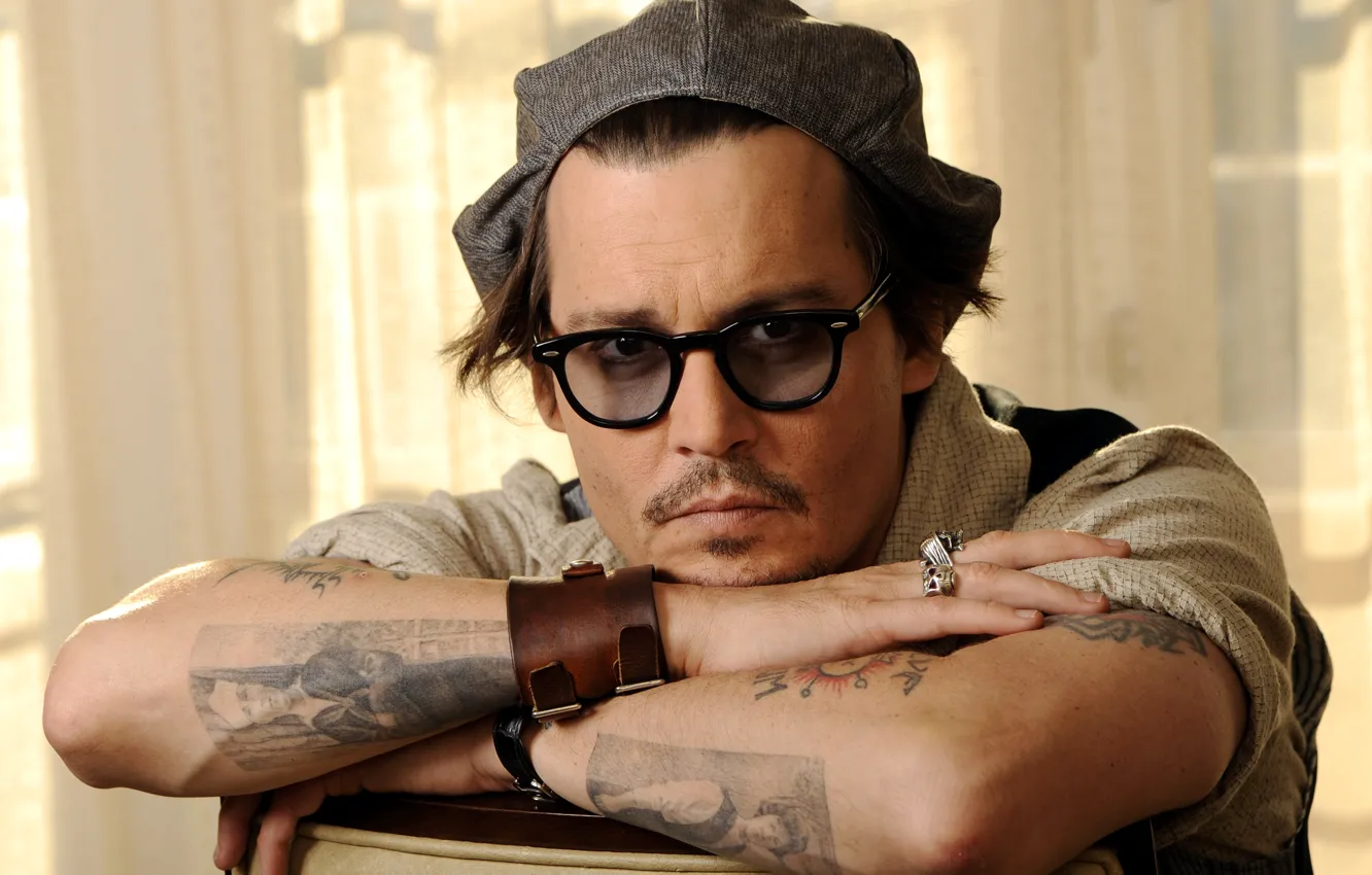 Фото обои взгляд, тату, очки, актер, кепка, johnny depp