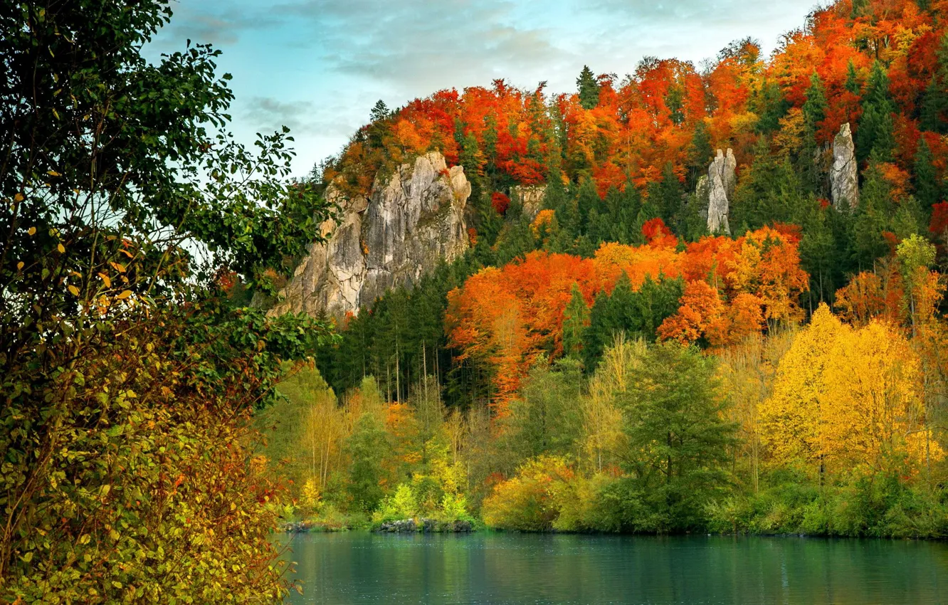 Фото обои река, скалы, краски осени