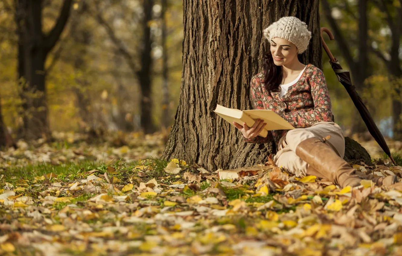 Фото обои осень, девушка, парк, листва, зонт, книга, боке
