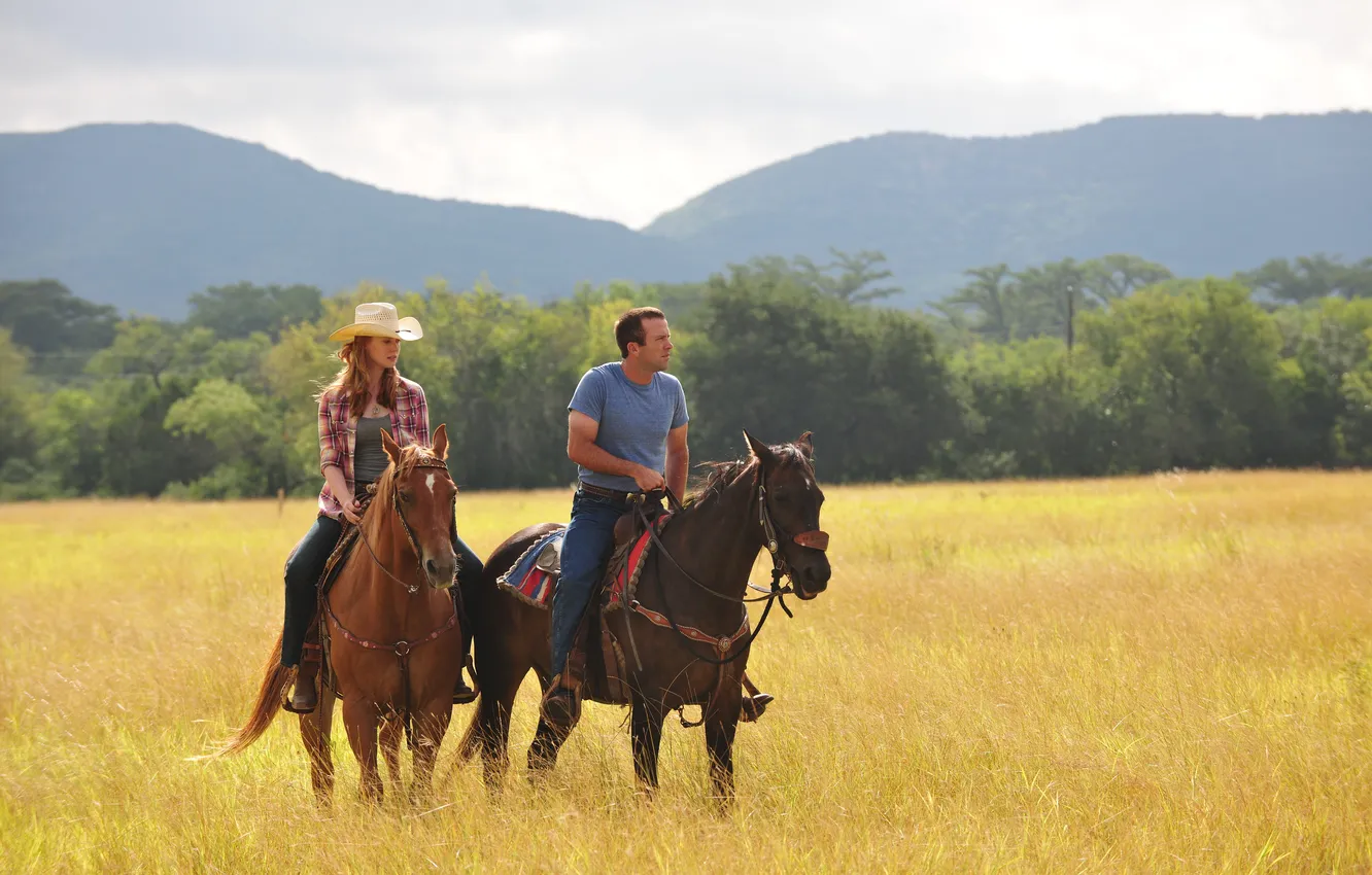 Фото обои поле, горы, фильм, обои, женщина, шляпа, лошади, пара