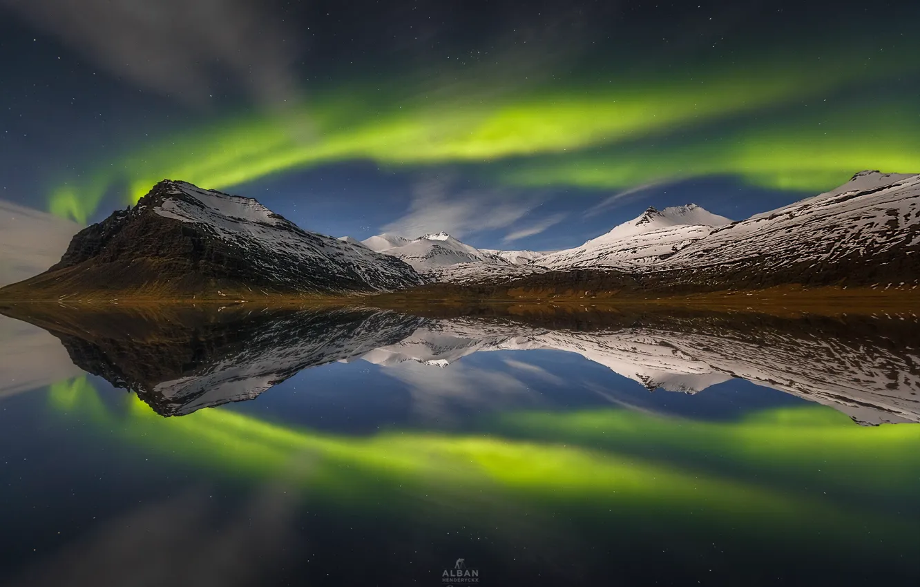 Фото обои небо, вода, отражения, горы, ночь, гора, северное сияние, Норвегия