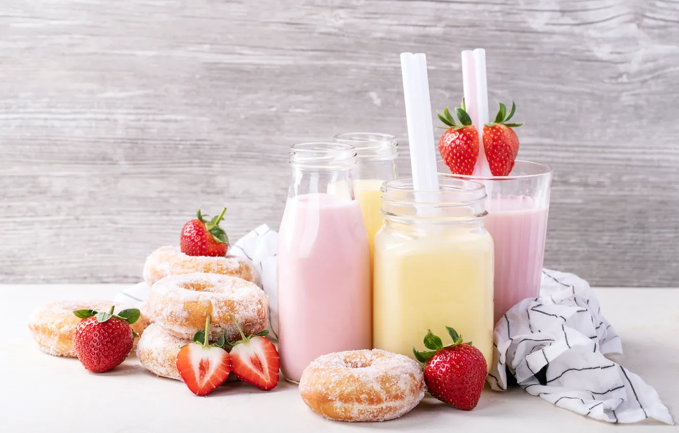 Фото обои ягоды, клубника, коктейль, пончики, сахарная пудра, молочный, Roman Dbree